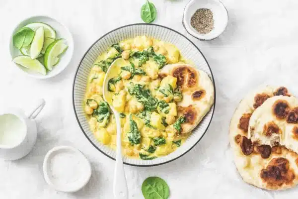 Cremiges vegetarisches Curry: Das wohltuende und gesunde Lieblingsgericht, das in 20 Minuten für die ganze Familie fertig ist