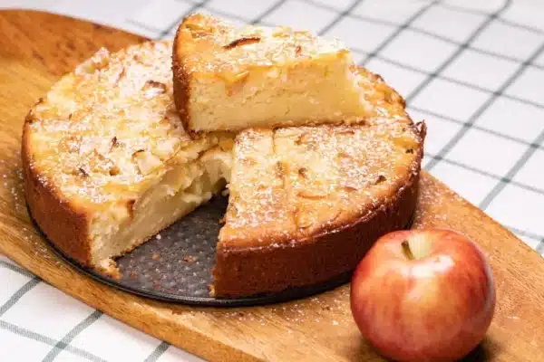 Das beste Rezept für flüssigen Apfelkuchen in 5 einfachen und schnellen Schritten