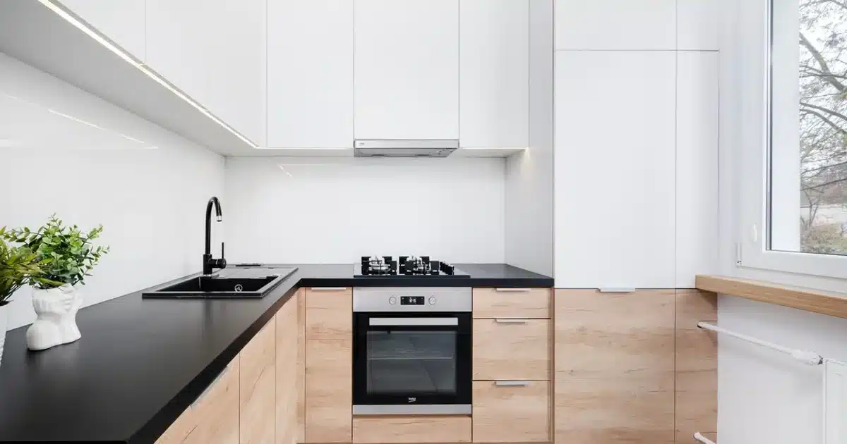 Endlich der Grund, warum es in Ihrer Küche nach Ihrer Rückkehr aus dem Urlaub immer schlecht riecht