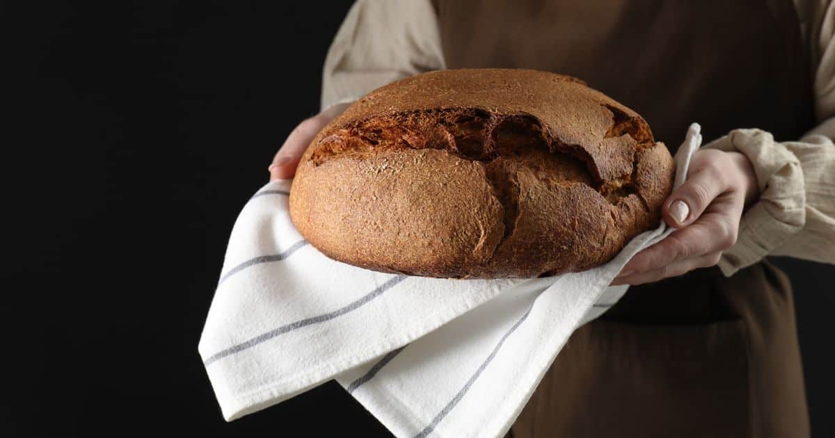Endlich erklärt: Warum Brot nach nur wenigen Tagen hart wird