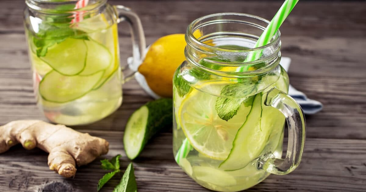 Frisch, leicht und erfrischend: Dieser Detox-Mocktail ist perfekt für einen guten Start ins neue Jahr mit nur 3 Zutaten