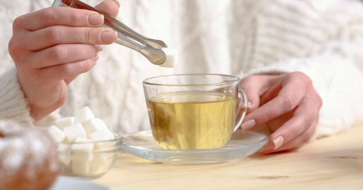 Ja, Tee ist gut für die Gesundheit, aber wenn Sie diesen Inhaltsstoff hinzufügen, erhöhen Sie Ihr Diabetesrisiko