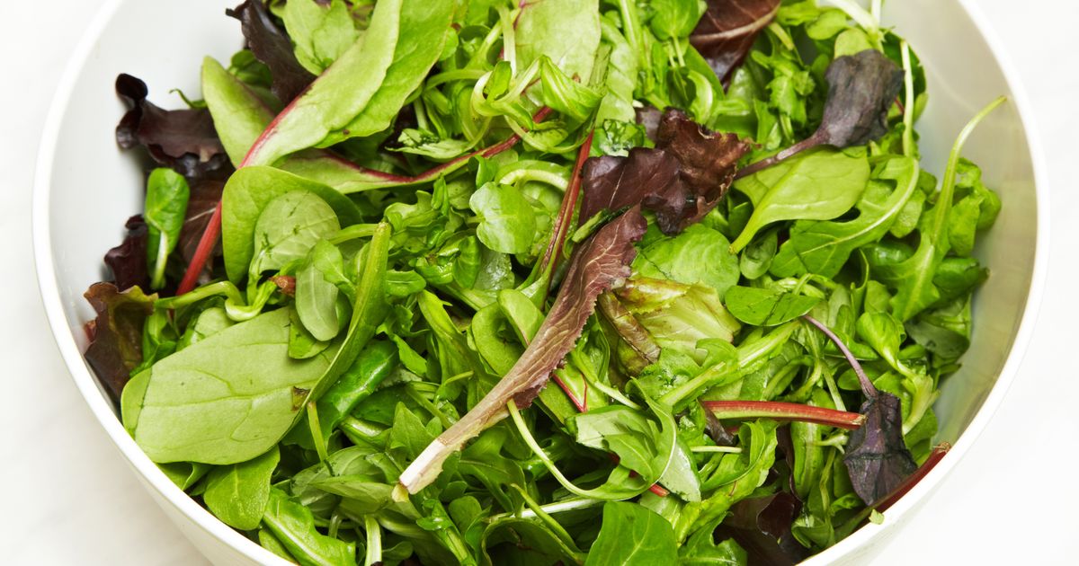 Kann man einen Salat mit rosa Flecken ohne Risiko essen?