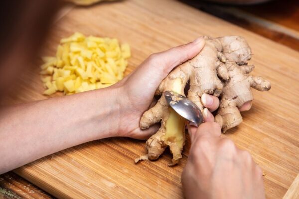 So erhalten Sie alle Vorteile: So schälen Sie Ihren Ingwer richtig!