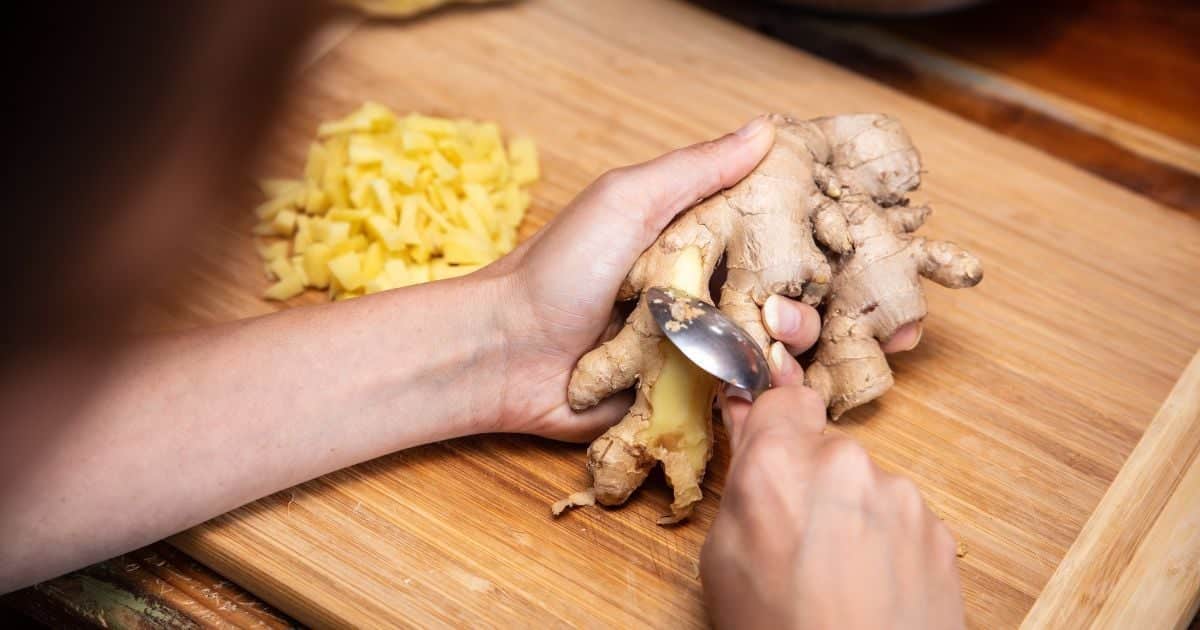 So erhalten Sie alle Vorteile: So schälen Sie Ihren Ingwer richtig!